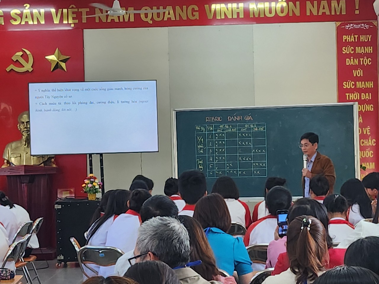 Gỡ khó khi dạy Ngữ văn lớp 10 chương trình GDPT 2018