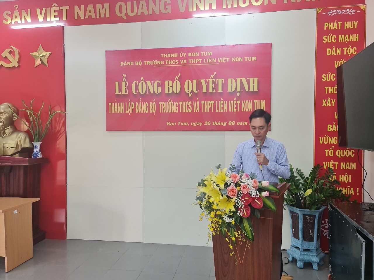 LỄ CÔNG BỐ QUYẾT ĐỊNH THÀNH LẬP ĐẢNG BỘ THCS VÀ THPT LIÊN VIỆT