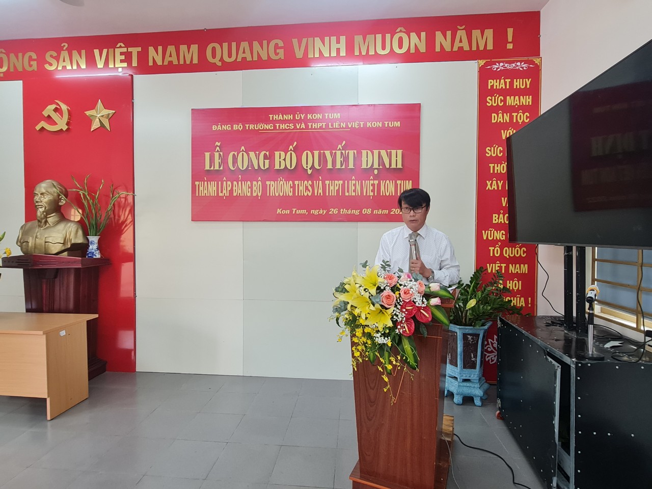 LỄ CÔNG BỐ QUYẾT ĐỊNH THÀNH LẬP ĐẢNG BỘ THCS VÀ THPT LIÊN VIỆT