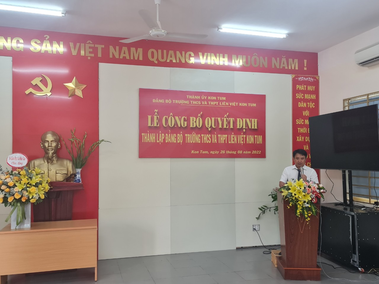 LỄ CÔNG BỐ QUYẾT ĐỊNH THÀNH LẬP ĐẢNG BỘ THCS VÀ THPT LIÊN VIỆT