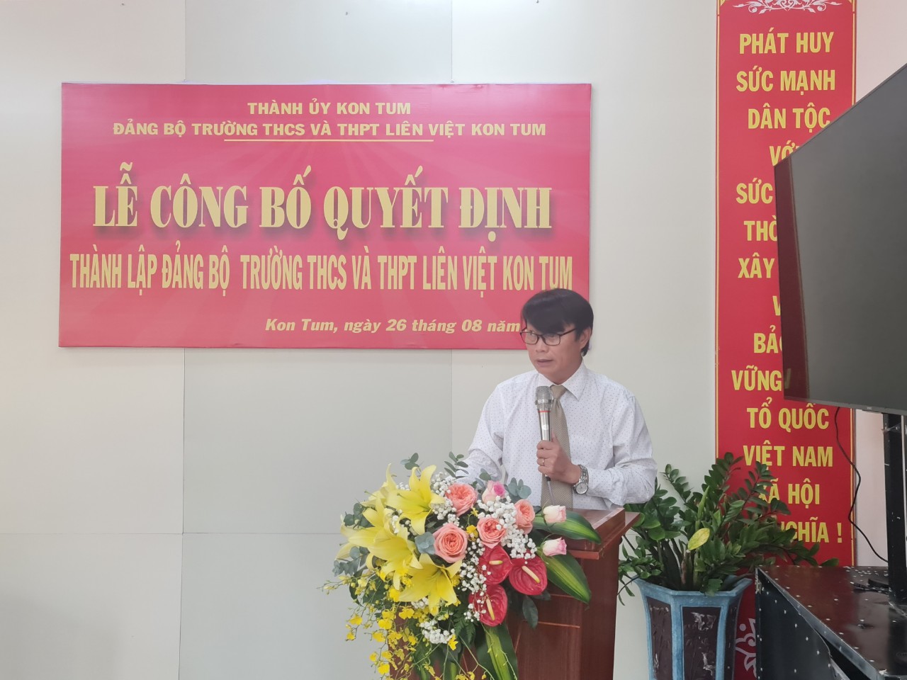 LỄ CÔNG BỐ QUYẾT ĐỊNH THÀNH LẬP ĐẢNG BỘ THCS VÀ THPT LIÊN VIỆT