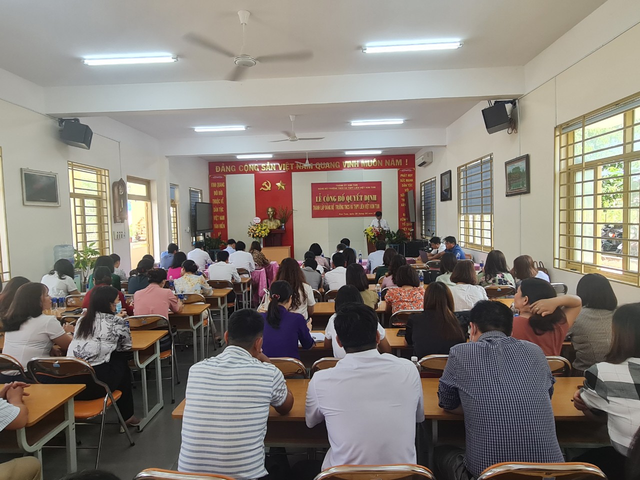 LỄ CÔNG BỐ QUYẾT ĐỊNH THÀNH LẬP ĐẢNG BỘ THCS VÀ THPT LIÊN VIỆT