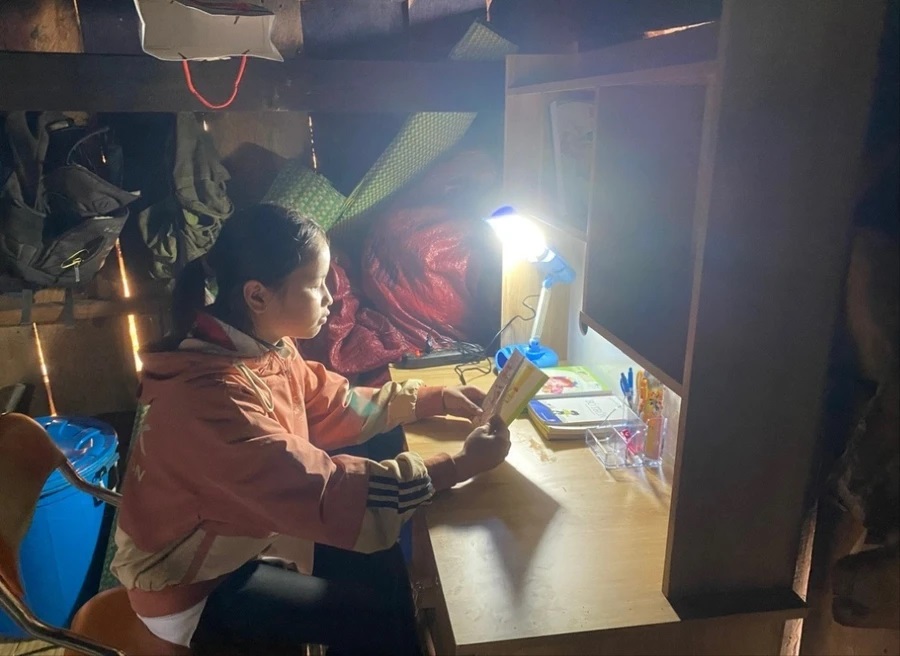 'Góc học tập yêu thương' đến với học sinh khó khăn