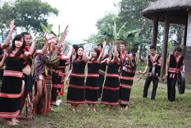 Tình yêu và những quan niệm, luật tục về tình yêu, hôn nhân trong dân ca Giẻ triêng - TS. Lê Đắc Tường; Ths. Y Cảnh